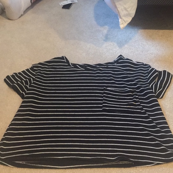 urban outfitters- basic tee - Picture 1 of 1